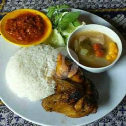 Nasi Sayur Asam Lauk Ayam Goreng Free Es Teh