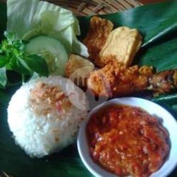 Nasi Bandeng Presto Penyet