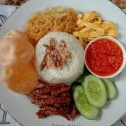 Nasi Uduk Iris Telor Oseng Tempe