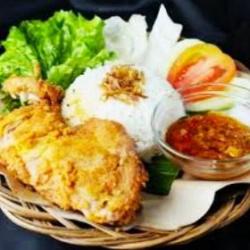 1 Porsi Ayam Penyet Nasi Uduk  Tempe Goreng Dan Lalapan