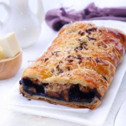 Strudel Pisang Coklat Keju