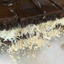Brownis Keju Kacang Susu