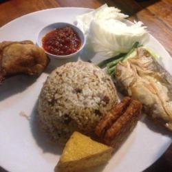 Nasi To Komplit Ayam Goreng, Asin