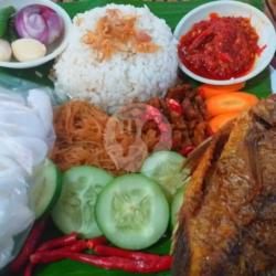 Nasi Rames Komplit   Pesmol Nila