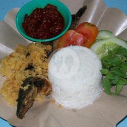 Nasi Lalapan Lele Kremes