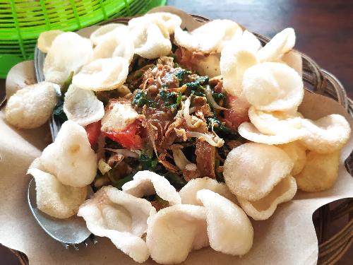 Lotek Gado Gado Kupat Tahu Soto Mbah Kakung, Srikandi Demangan