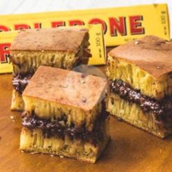 Martabak Manis Toblerone Istimewa