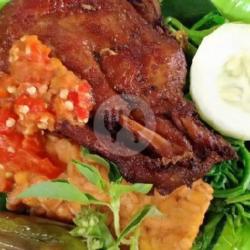 Bebek Goreng Sambal Tomat Nasi Es Teh
