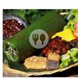 Nasi Timbel Ayam Penyet Komplit Pete Goreng 4 Mata