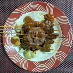 Sate Sapi   Lontong