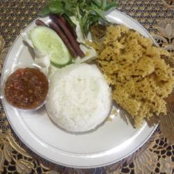 Lalapan Gurami Goreng