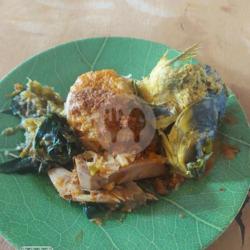 Nasi Rames Ikan Mas Gulai