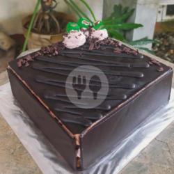 Mousse Chocolate Cake Kotak 16 Cm