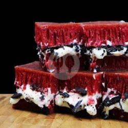 Terang Bulan Kombinasi Red Velvet