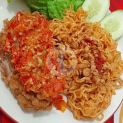 Ayam Geprek   Mie Goreng   Sambel Bawang