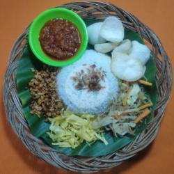 Nasi Uduk Telur Suwir