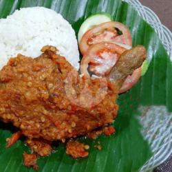 Nasi Ayam Penyet Bawang Air Mineral