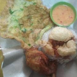 Pakmur2 (nasi Uduk  Ayam Telor Dadar)