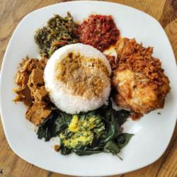 Nasi Ayam Goreng Kremez