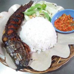 Nasi Lele Bakar Lalapan