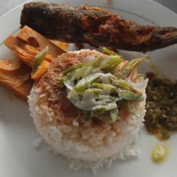 Nasi Ampera Lele