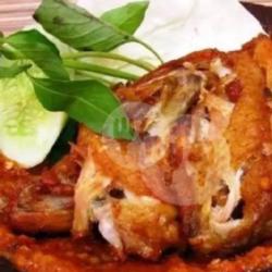 Ayam Penyet Tok Lalapan Sambal Pilihan