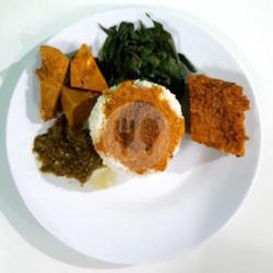 Nasi Telur Dadar, Lalap Sayur/sambal