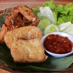 Nasi Uduk   Ayam Goreng   Tahu / Tempe   Sambal