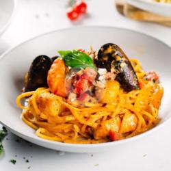 Seafood Spaghetti In Creamy Hot Sauce