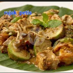 Rujak Petis Lontong