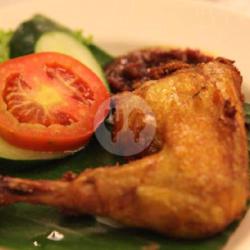 Paha Ayam (goreng)   Lalapan