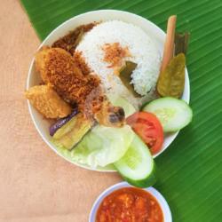 Nasi Uduk Ayam Serundeng