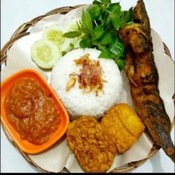 Paket Pecel Lele Tempe Es Teh