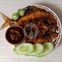 Paket Bawal Laut Bakar (200 Gr) Free Es Teh Manis