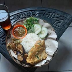 Nasi ,telor, Tempe, Tahu, Terong/kol