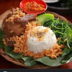 Nasi Spesial Kremes Ayam Paha/dada Tempe