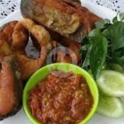 Lalapan Ikan Patin Goreng Tanpa Nasi