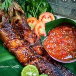 Lele Bakar Tahu/tempe Sambel Terasi Lalapan