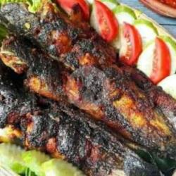 Lele Bakar Lalapan Sambal Matah