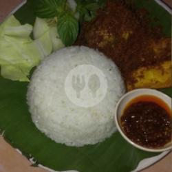 Ayam Goreng Sarundeng