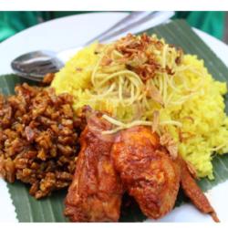 Nasi Kuning Lauk Ayam Bumbu Bali