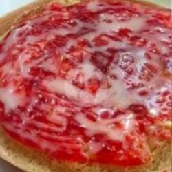 Martabak Manis Strawberry Susu.