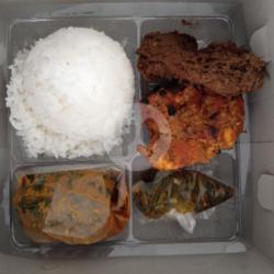 Nasi Box Rendang Daging Ayam Bakar