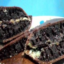 Martabak Manis Black Forest Choco Crunchy