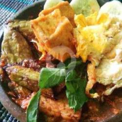 Nasi Lalapan Tahu,tempe,terong,telur Penyet