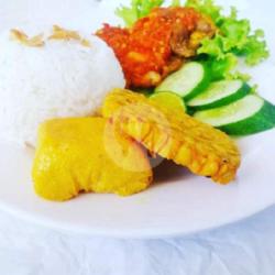 Nasi Timbel Ayam Penyet Komplit