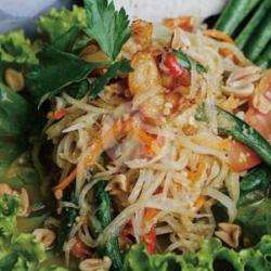 Salad Pepaya Muda (som Tam)