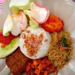 Nasi Uduk Telur Sambal Balado