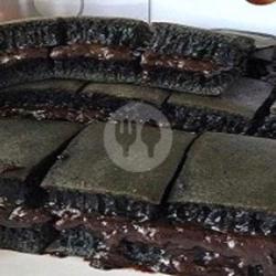 Martabak Blackforest Kismis Coklat