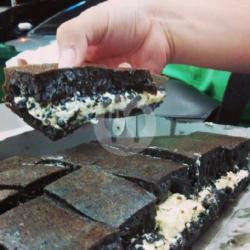 Martabak Manis Blackforest, Kacang Coklat Wijen Susu